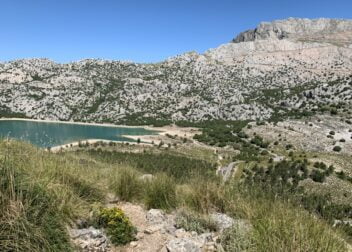 hiking in the serra de tramuntana mountains