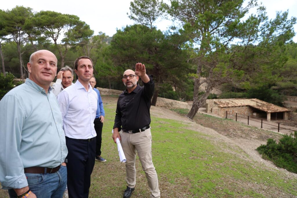 Consell de Mallorca visit the Rotger Villalonga foundation